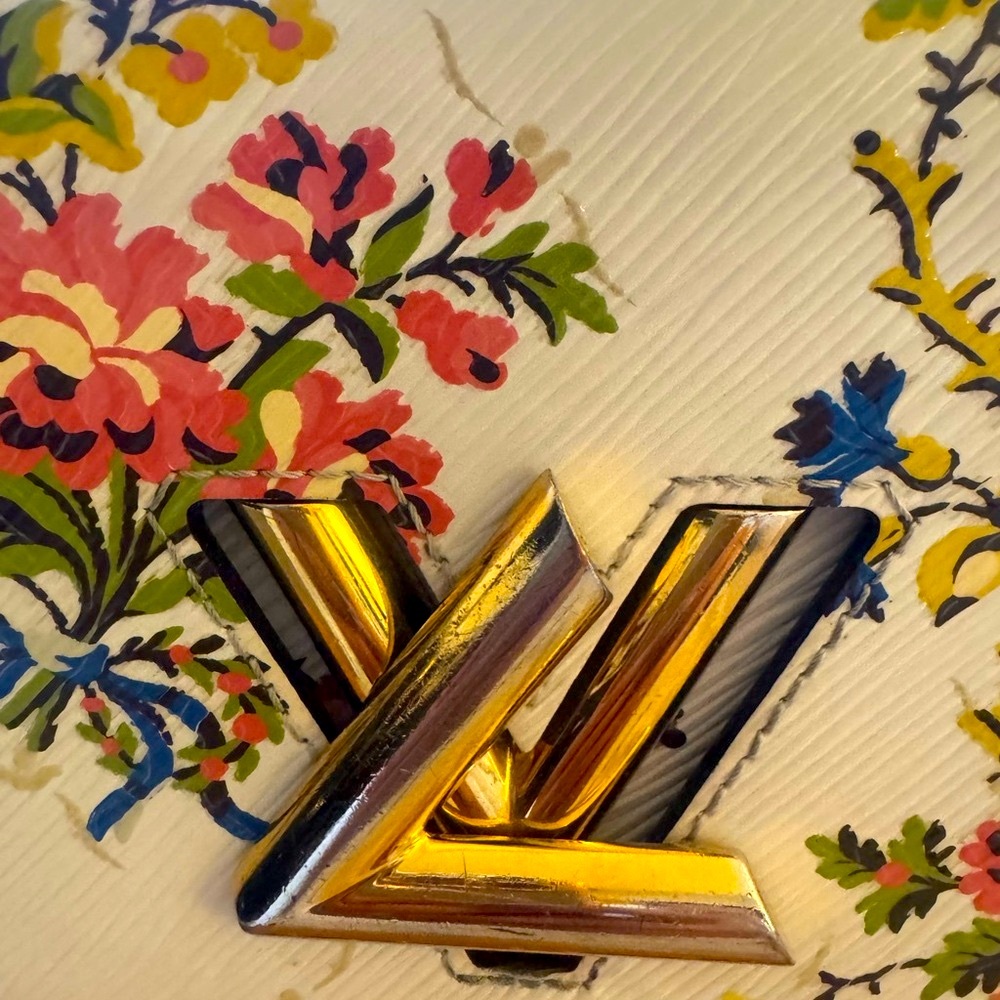 Louis Vuitton Epi Romantic Blossoms Twist MM Limited Edition - Picture 4 of 17